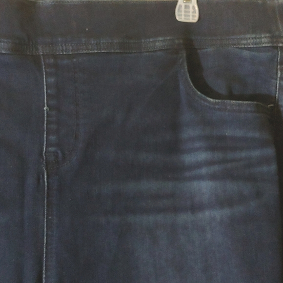 Torrid Crop Lean Stretch Jeans High Rise Size 3 (22/24) NWT - Picture 2 of 6